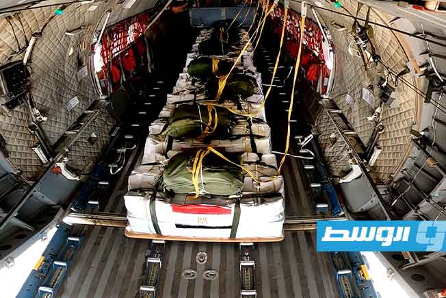طائرات نقل عسكرية مصرية محملة بأطنان من المساعدات الغذائية لتنفيذ أعمال الإسقاط الجوى في قطاع غزة. (الإنترنت)