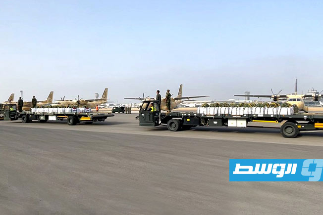طائرات نقل عسكرية مصرية محملة بأطنان من المساعدات الغذائية لتنفيذ أعمال الإسقاط الجوى في قطاع غزة. (الإنترنت)