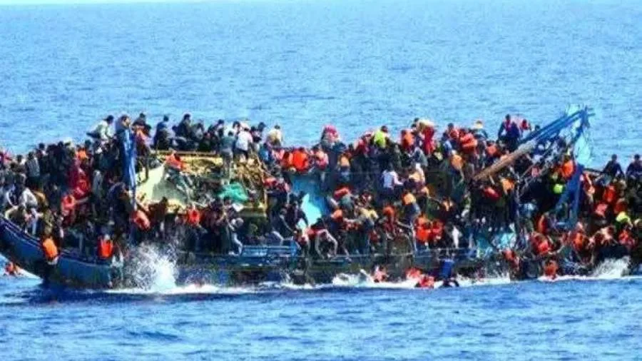 وزارة الخارجية تتابع حادث انقلاب سفينة تقل مواطنين مصريين قرب سواحل طبرق في ليبيا