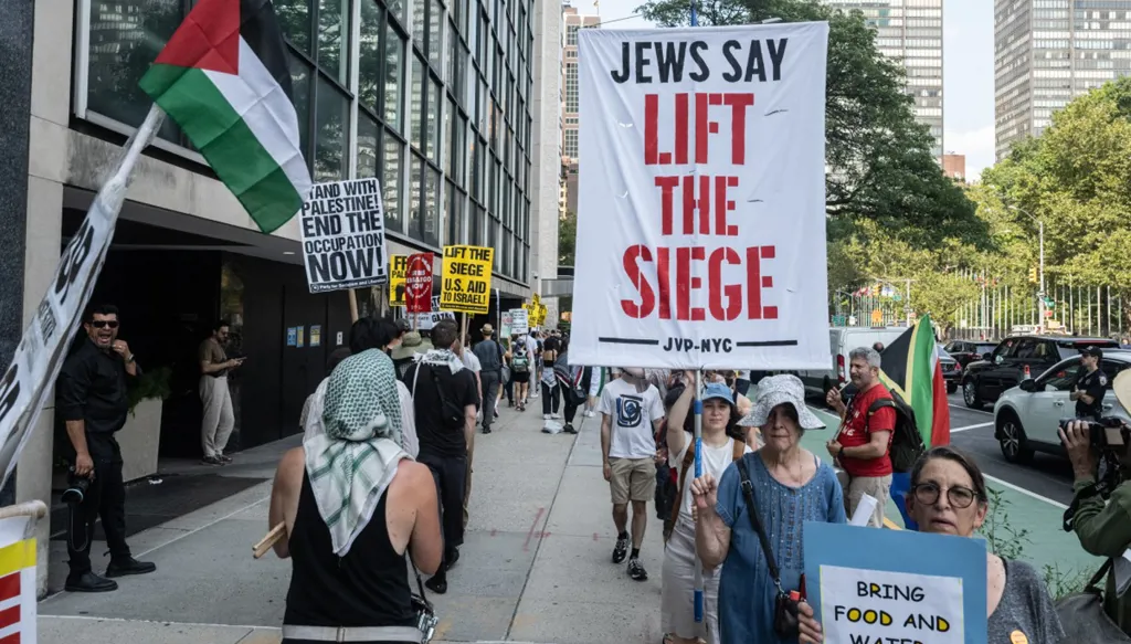 تظاهرة داعمة لفلسطين (أ ف ب).