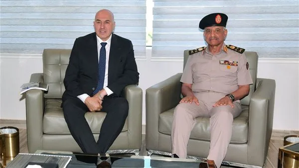 وزير الدفاع يناقش مع نظيره الإيطالي تبادل المعرفة في القطاع العسكري وزير الدفاع يناقش مع نظيره الإيطالي تبادل المعرفة في القطاع العسكري