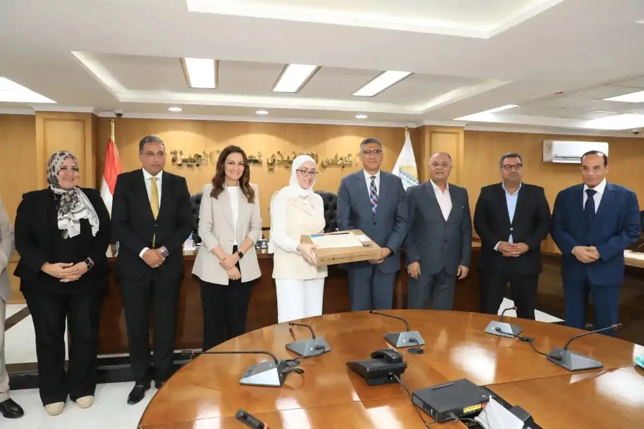 «حاسوب محمول» لكل طالب.. محافظ الجيزة يحتفي بأوائل الثانوية العامة والدبلومات الفنية من أبناء المحافظة «حاسوب محمول» لكل طالب.. محافظ الجيزة يحتفي بأوائل الثانوية العامة والدبلومات الفنية من أبناء المحافظة