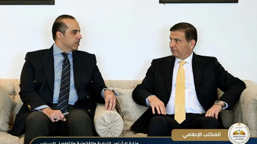 وزير الشؤون النيابية ووزير الزراعة يستمران في المناقشات بشأن مشروع تعديل قانون التعاونيات الزراعية. وزير الشؤون النيابية ووزير الزراعة يستمران في المناقشات بشأن مشروع تعديل قانون التعاونيات الزراعية.