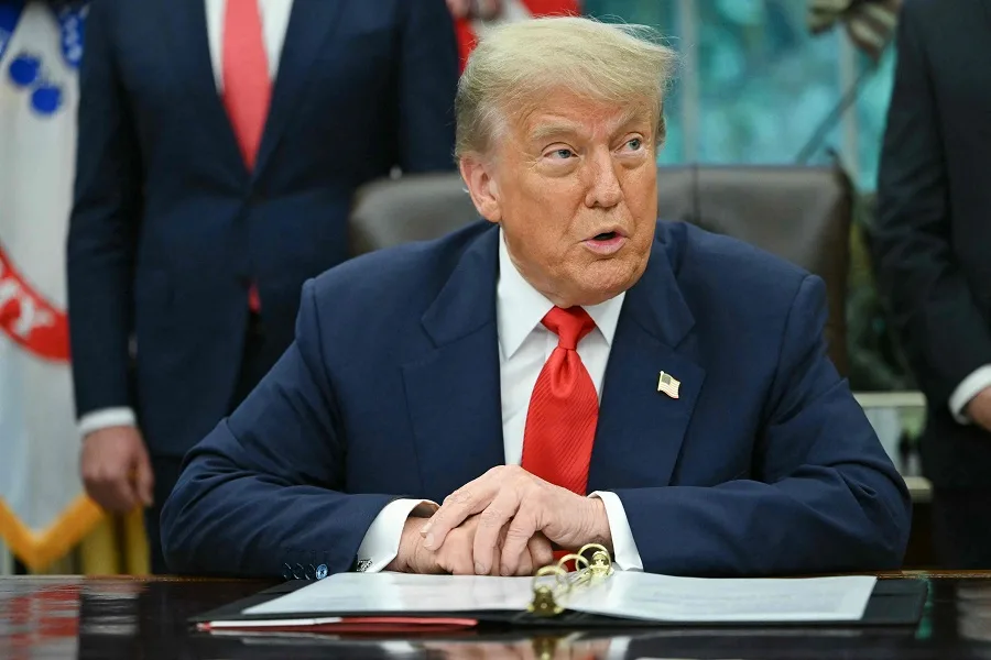المستثمرون العالميون ينتظرون الموعد النهائي لتطبيق ترامب للرسوم الجمركية المستثمرون العالميون ينتظرون الموعد النهائي لتطبيق ترامب للرسوم الجمركية