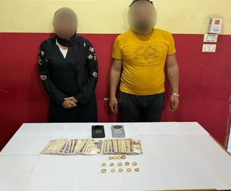 سقوط سيدة سرقت مجوهرات بطرق غير عادية في الجيزة يثير جدلاً على وسائل التواصل الاجتماعي