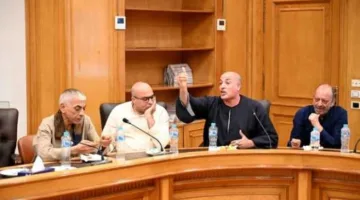 رئيس جهاز حماية المستهلك يجتمع برئيس وأعضاء الغرفة التجارية بالقاهرة لمناقشة ومتابعة مبادرات تخفيض أسعار السلع.