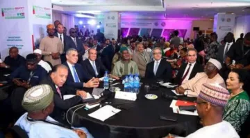 وزير خارجية نيجيريا يعلن بشكل رسمي تأييد بلاده لترشح الدكتور خالد عناني لمنصب مدير عام اليونسكو.