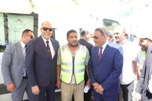وزير العمل ومحافظ مطروح يتفقدان القوافل الطبية التي تقدم خدمات صحية للعمالة غير المستقرة في العلمين.