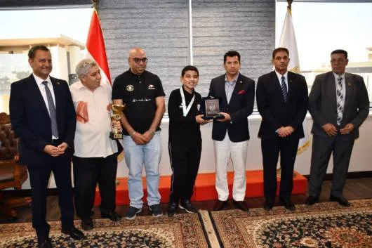 وزير الشباب والرياضة يلتقي بطل العالم في الشطرنج عبدالرحمن سامح في مقر الوزارة بالعاصمة الإدارية وزير الشباب والرياضة يلتقي بطل العالم في الشطرنج عبدالرحمن سامح في مقر الوزارة بالعاصمة الإدارية