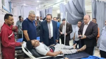 محافظ قنا يزور موقع حادث انهيار مظلة في نجع حمادي ويأمر بفتح تحقيق فوري