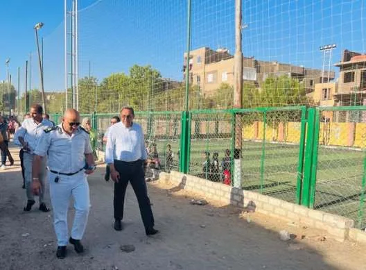 محافظ قنا يزور ملعب كوم الضبع ويوجه بتعزيز المرافق الشبابية في إطار مبادرة “حياة كريمة” محافظ قنا يزور ملعب كوم الضبع ويوجه بتعزيز المرافق الشبابية في إطار مبادرة “حياة كريمة”
