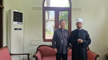 رئيس الأساقفة في مانيلا يستضيف وزير الأوقاف لمناقشة سبل التعاون وتبادل الزيارات.