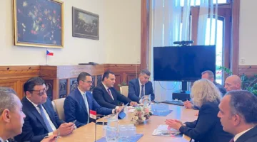 وزير الاستثمار يجتمع مع ممثلي خمس شركات من جمهورية التشيك