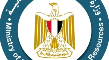 وزير البترول يزور موقع انقلاب الباخرة “آدام مارين 12” في منطقة جبل الزيت