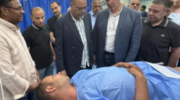 وزيرا البترول والعمل يزوران المصابين في حادث بارجة خليج السويس