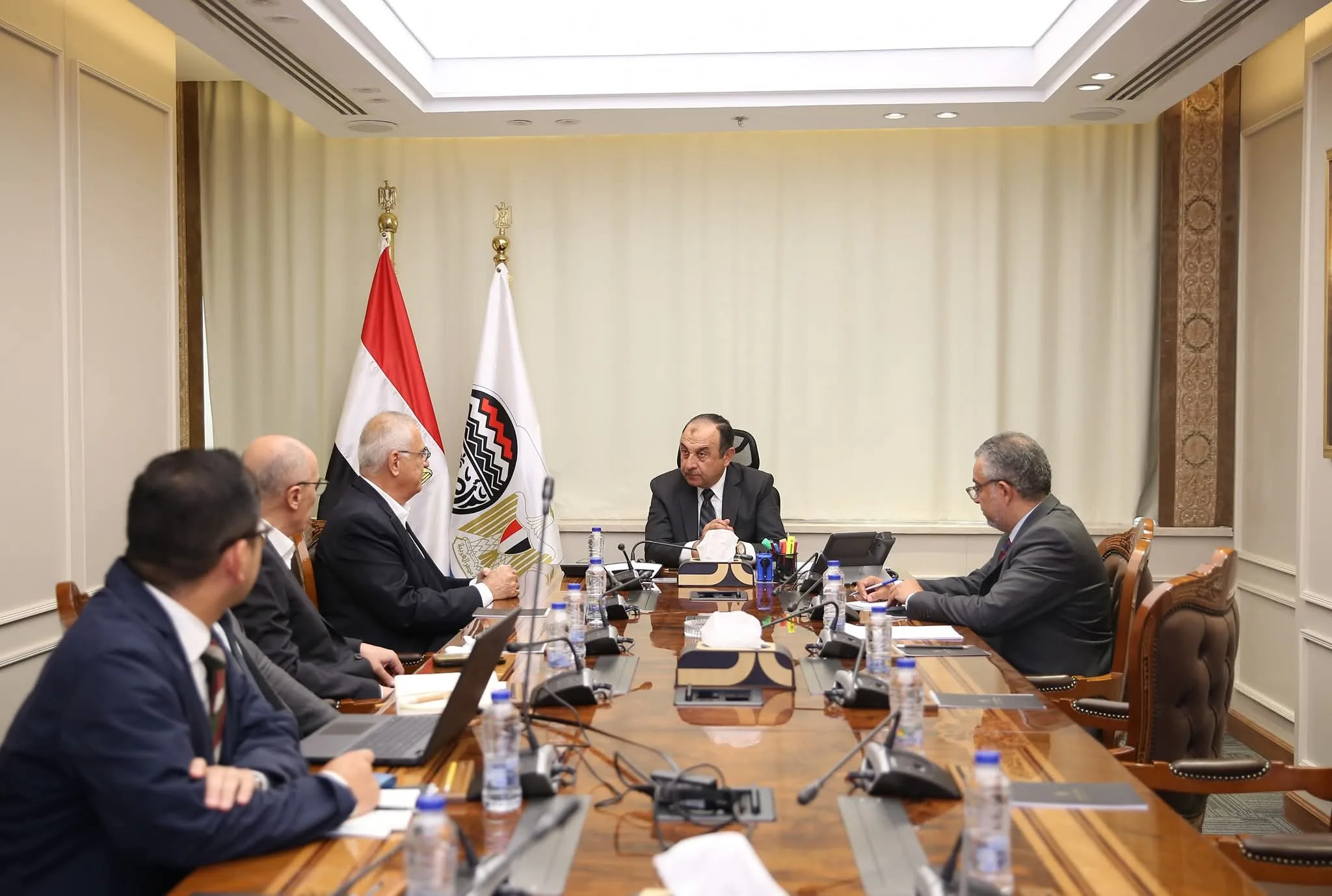 وزير قطاع الأعمال يناقش مع شركة كورية عملاقة فرص التعاون في مجالات الطاقة والأسمدة والألومنيوم.