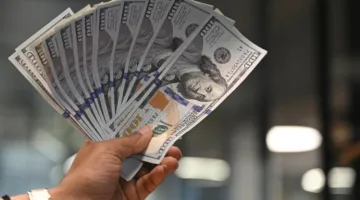 ارتفاع الدولار الأمريكي مدعومًا بتوقعات خفض الفائدة، وانخفاض الجنيه الإسترليني تحت ضغوط السندات.