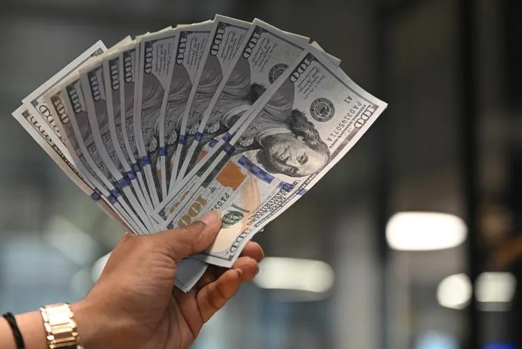 ارتفاع الدولار الأمريكي مدعومًا بتوقعات خفض الفائدة، وانخفاض الجنيه الإسترليني تحت ضغوط السندات. ارتفاع الدولار الأمريكي مدعومًا بتوقعات خفض الفائدة، وانخفاض الجنيه الإسترليني تحت ضغوط السندات.