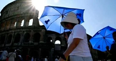 أوروبا تواجه موجة حر غير عادية والجهود الوقائية مستمرة.
