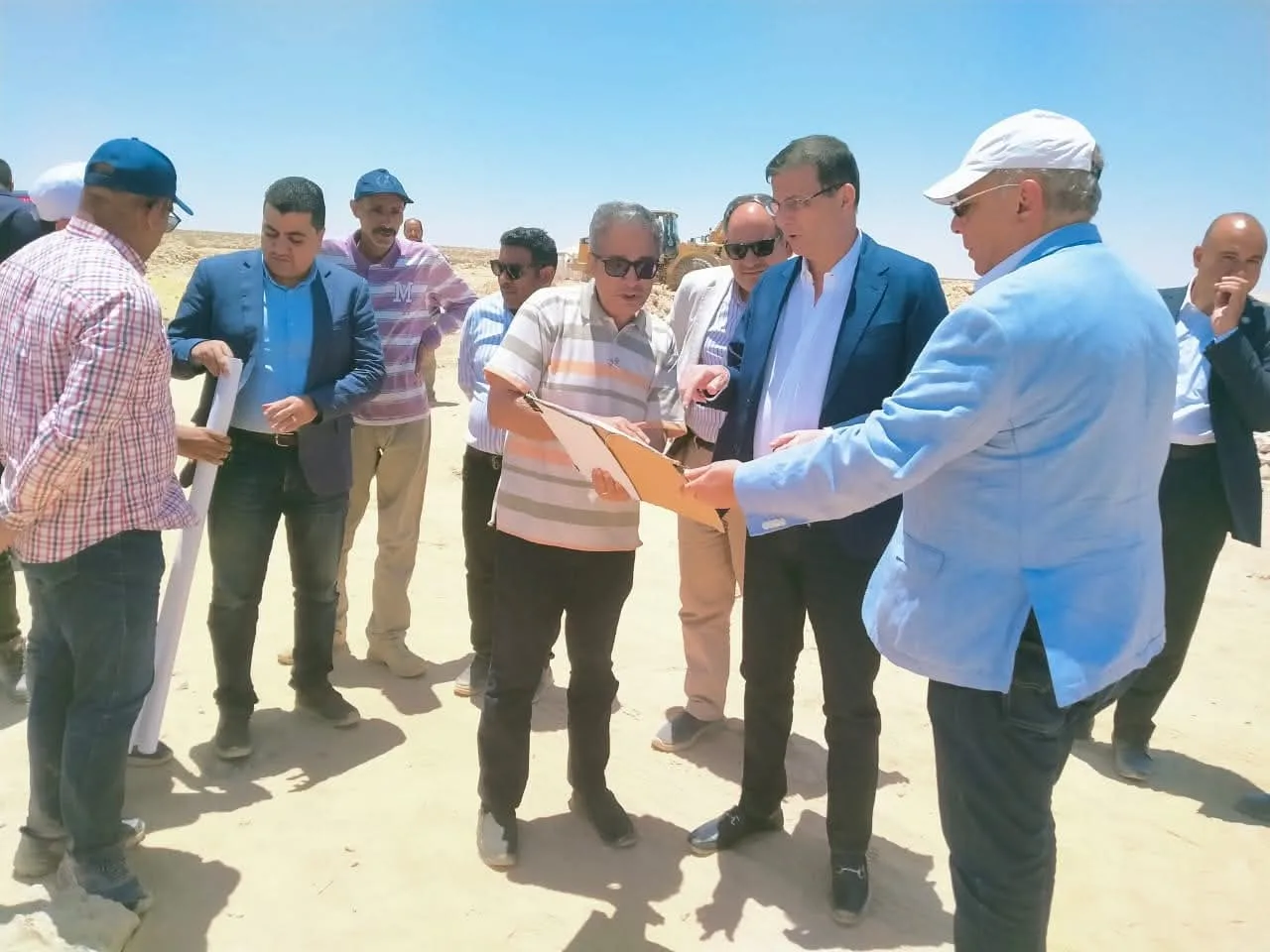 وزير الزراعة يزور منطقة “العميد” لمتابعة جهود حصر وتصنيف الأراضي الصحراوية في محور وادي النطرون ـ العلمين وزير الزراعة يزور منطقة “العميد” لمتابعة جهود حصر وتصنيف الأراضي الصحراوية في محور وادي النطرون ـ العلمين