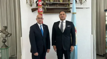 سفير مصر في تونس يناقش مع وزير الدفاع التونسي سبل تعزيز التعاون في المجالات الدفاعية والعسكرية