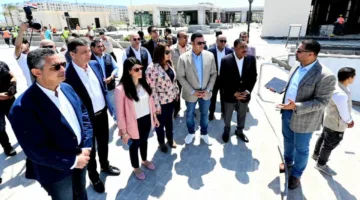 وزير الإسكان يرافق مجموعة من الوزراء في جولة استكشافية داخل المدينة التراثية بالعلمين الجديدة