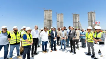 الشربيني يزور موقع تنفيذ أبراج الداون تاون وبحيرات العلمين داون تاون لاجون في العلمين الجديدة