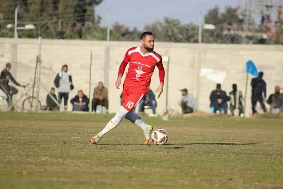 استشهاد اللاعب الفلسطيني “مهند اللي” متأثرًا بجراحه نتيجة قصف الاحتلال الإسرائيلي لمنزله