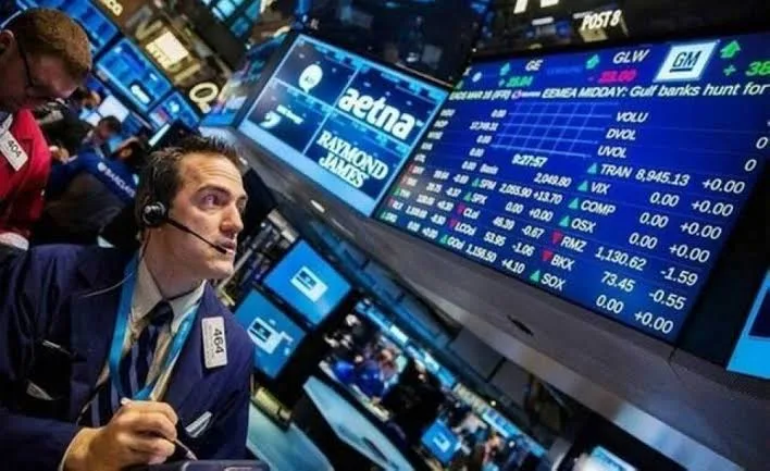 الأسواق الأمريكية تشهد ارتفاعًا عامًا.. و”إس آند بي 500″ يحقق رقماً قياسياً جديداً الأسواق الأمريكية تشهد ارتفاعًا عامًا.. و”إس آند بي 500″ يحقق رقماً قياسياً جديداً
