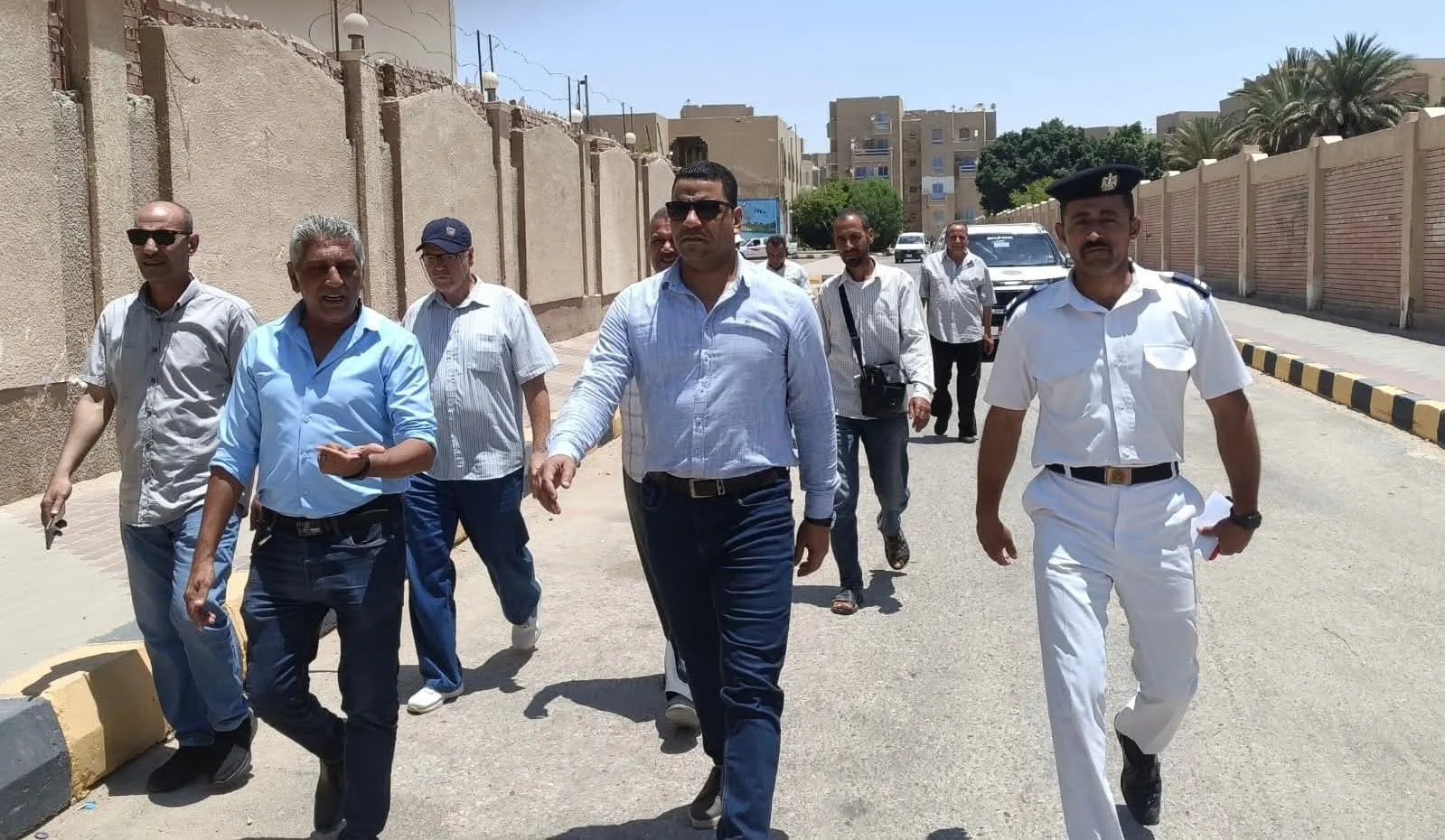 وزير الإسكان: عدم التساهل مع وصلات المياه غير القانونية واستمرار الحملات لمحاسبة المخالفين وزير الإسكان: عدم التساهل مع وصلات المياه غير القانونية واستمرار الحملات لمحاسبة المخالفين