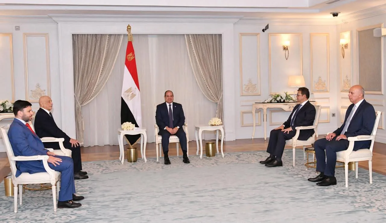 الرئيس السيسي يشدد على دعم مصر المستمر لليبيا ومؤسساتها الوطنية. الرئيس السيسي يشدد على دعم مصر المستمر لليبيا ومؤسساتها الوطنية.