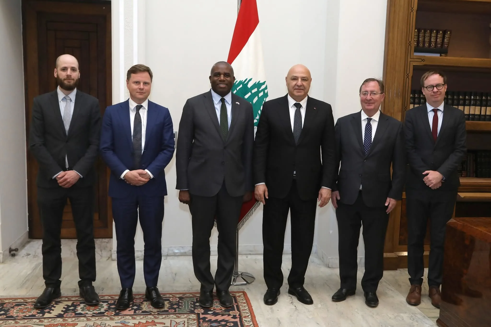 رئيس لبنان يطالب بضرورة الضغط على إسرائيل لسحب قواتها وتوفير ضمانات لمنع تكرار اعتداءاتها. رئيس لبنان يطالب بضرورة الضغط على إسرائيل لسحب قواتها وتوفير ضمانات لمنع تكرار اعتداءاتها.