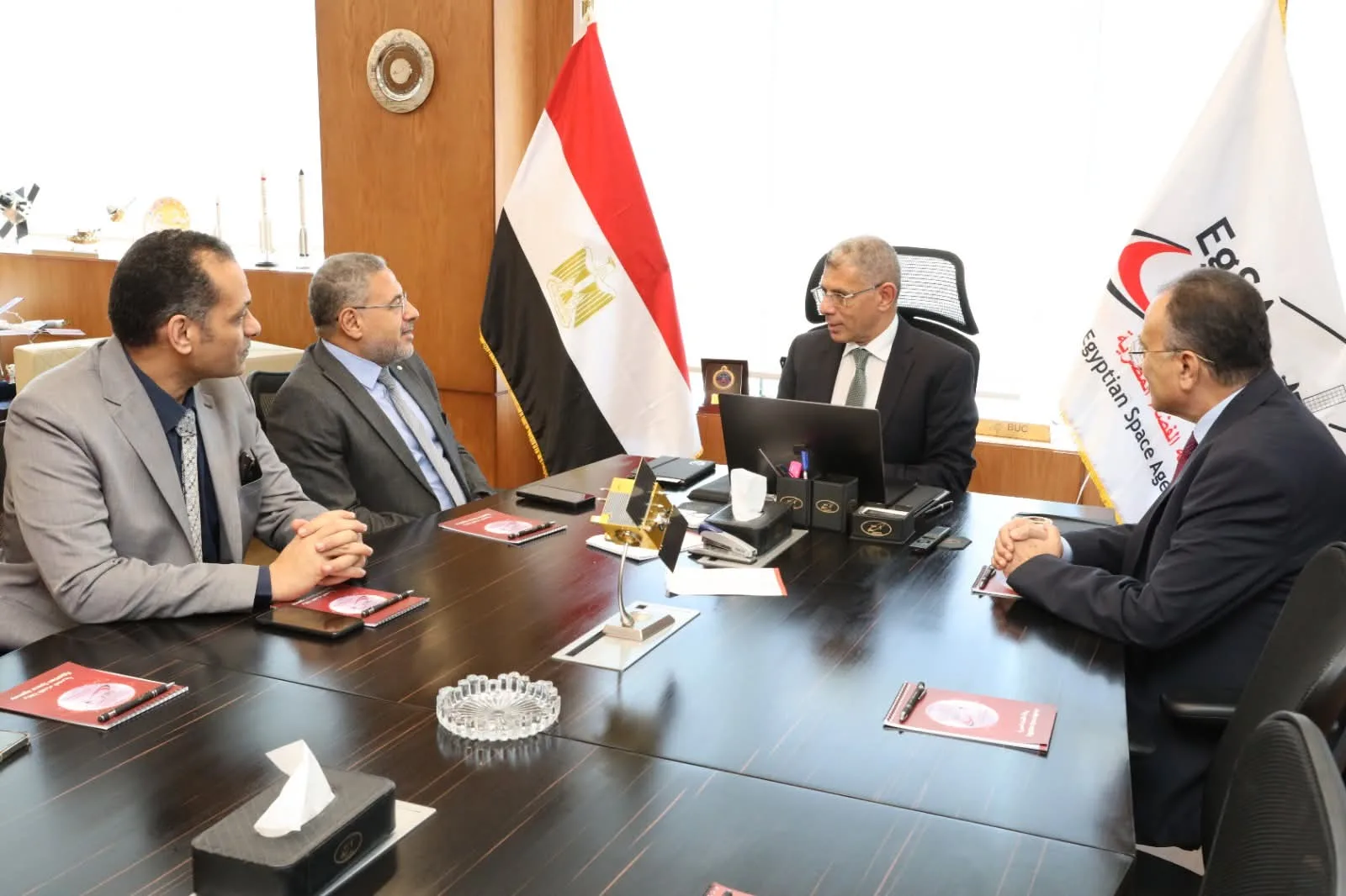 التعاون بين وكالة الفضاء المصرية ومركز بحوث المياه لاستغلال تكنولوجيا الفضاء في إدارة الموارد المائية التعاون بين وكالة الفضاء المصرية ومركز بحوث المياه لاستغلال تكنولوجيا الفضاء في إدارة الموارد المائية