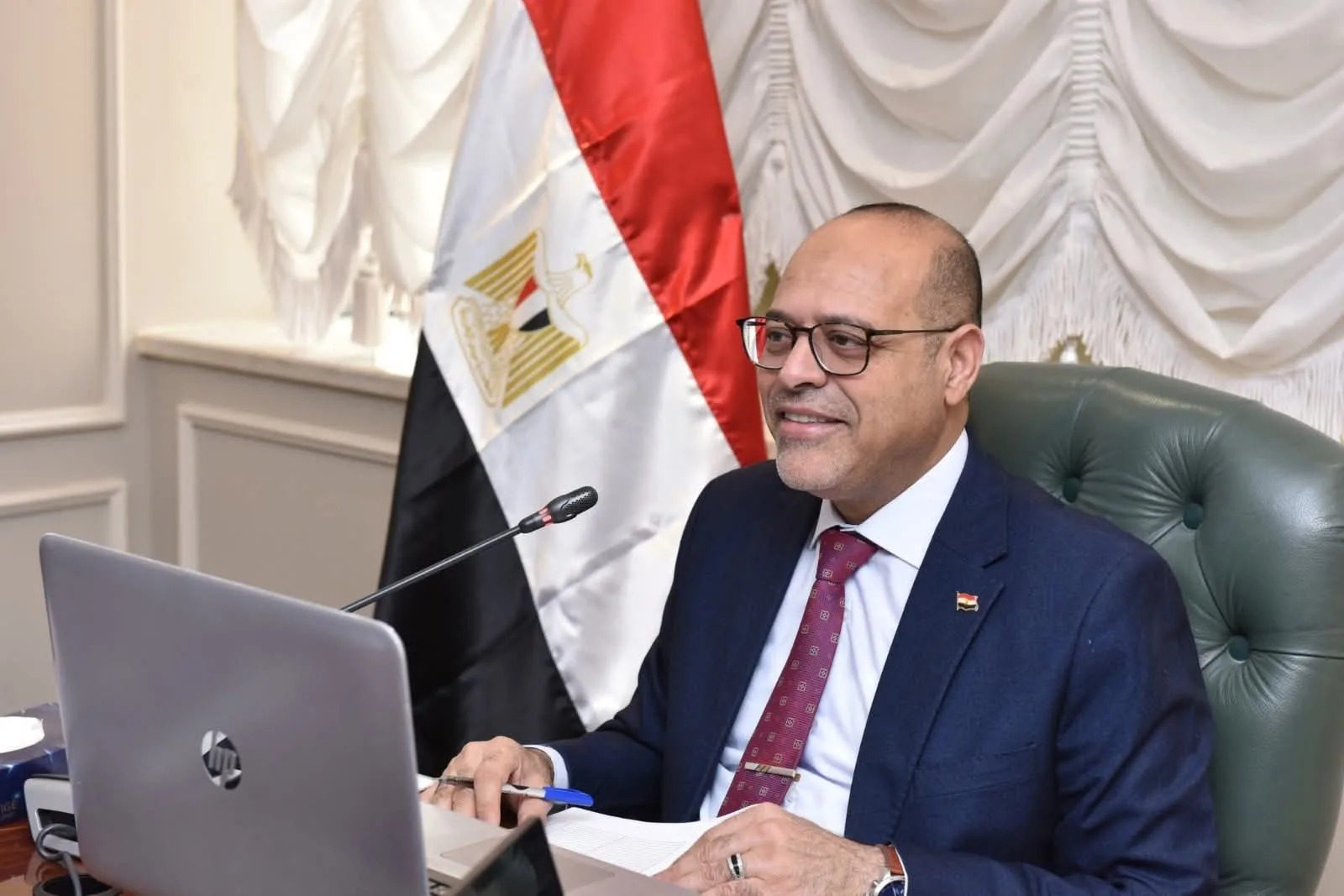 وزير العمل: تحذير ومنح مهلة لسبع منشآت في القاهرة لمخالفتها الحد الأدنى للأجور وتوظيف ذوي الاحتياجات الخاصة. وزير العمل: تحذير ومنح مهلة لسبع منشآت في القاهرة لمخالفتها الحد الأدنى للأجور وتوظيف ذوي الاحتياجات الخاصة.