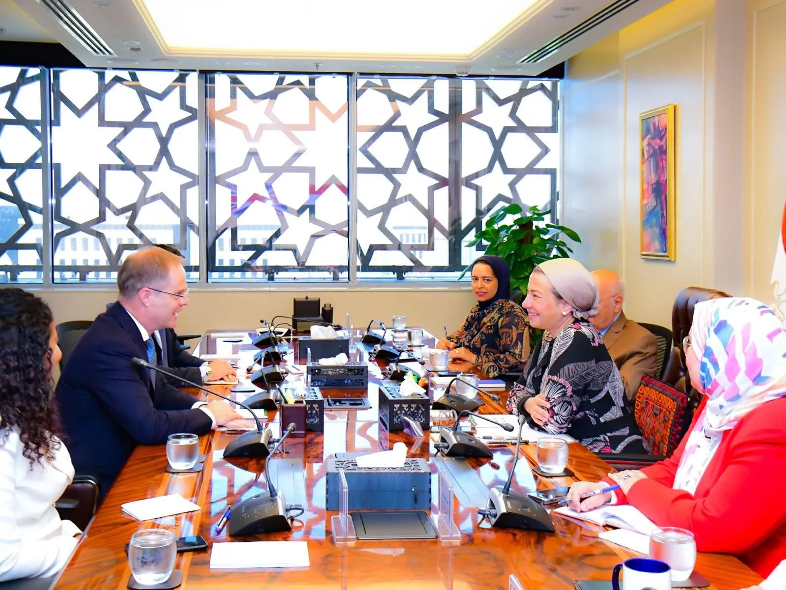 “وزيرة البيئة” تتناول مع السفير البريطاني سبل التعاون في مجال التنمية المستدامة.