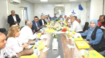 وزير الإسكان يلتقي بالشركات العاملة في مشروع حدائق تلال الفسطاط