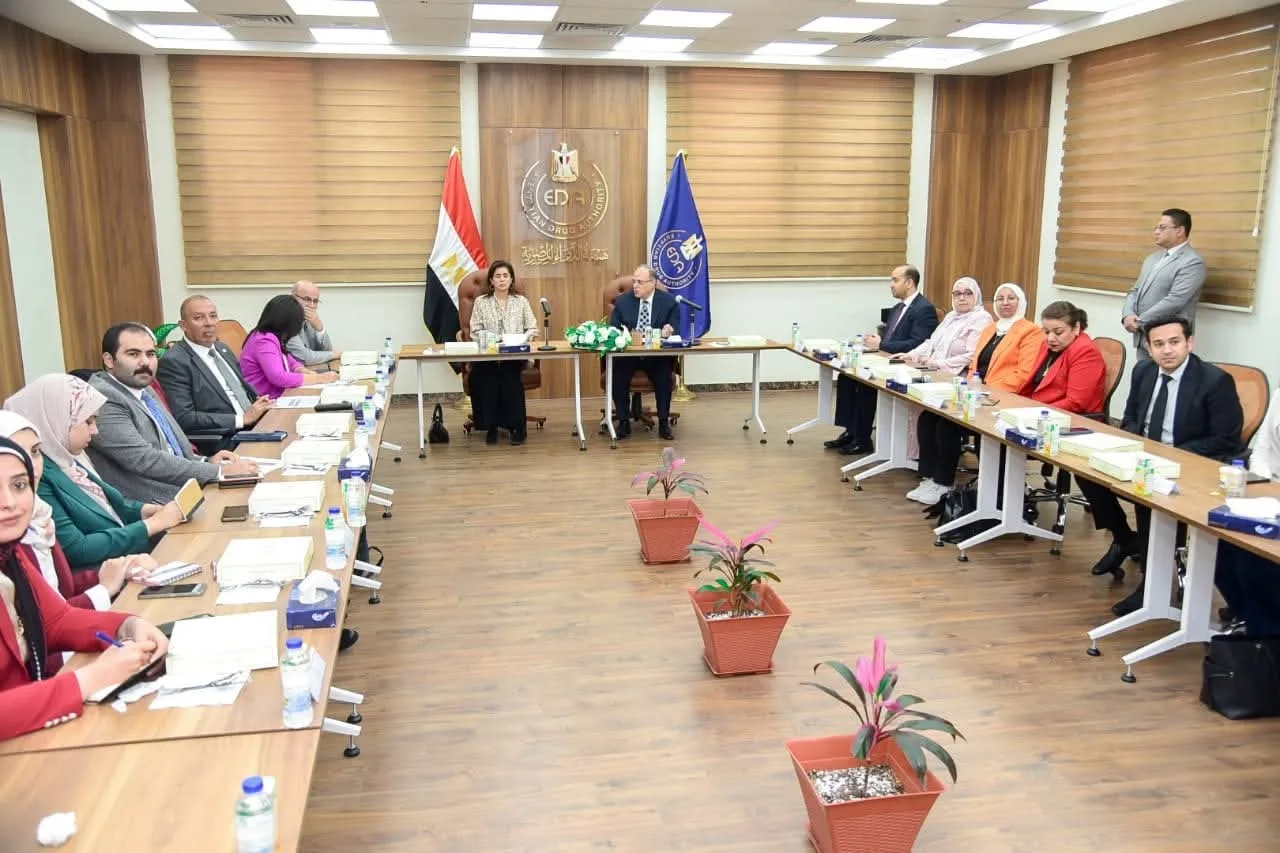 رئيس هيئة الدواء يلتقي المدير الإقليمي لمنظمة الصحة العالمية لمناقشة أوجه التعاون المشترك