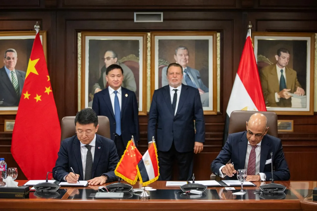 محافظ البنك المركزي يناقش مع نظيره الصيني تعزيز الشراكة المالية ويتابع توقيع ثلاث اتفاقيات تعاون. محافظ البنك المركزي يناقش مع نظيره الصيني تعزيز الشراكة المالية ويتابع توقيع ثلاث اتفاقيات تعاون.