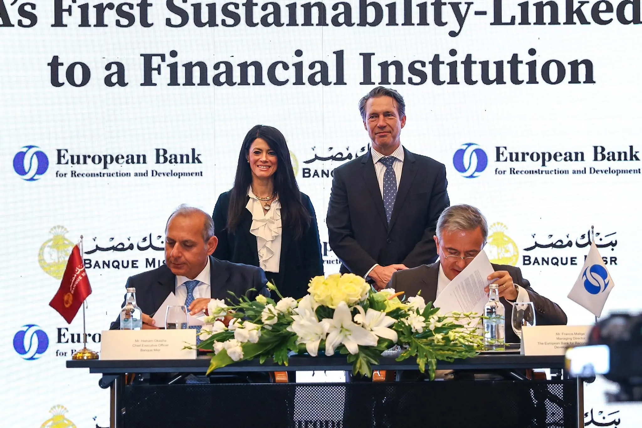 وزيرة التخطيط تشهد اتفاقية تمويل مستدام بقيمة 100 مليون دولار بين بنك مصر والبنك الأوروبي لإعادة الإعمار. وزيرة التخطيط تشهد اتفاقية تمويل مستدام بقيمة 100 مليون دولار بين بنك مصر والبنك الأوروبي لإعادة الإعمار.