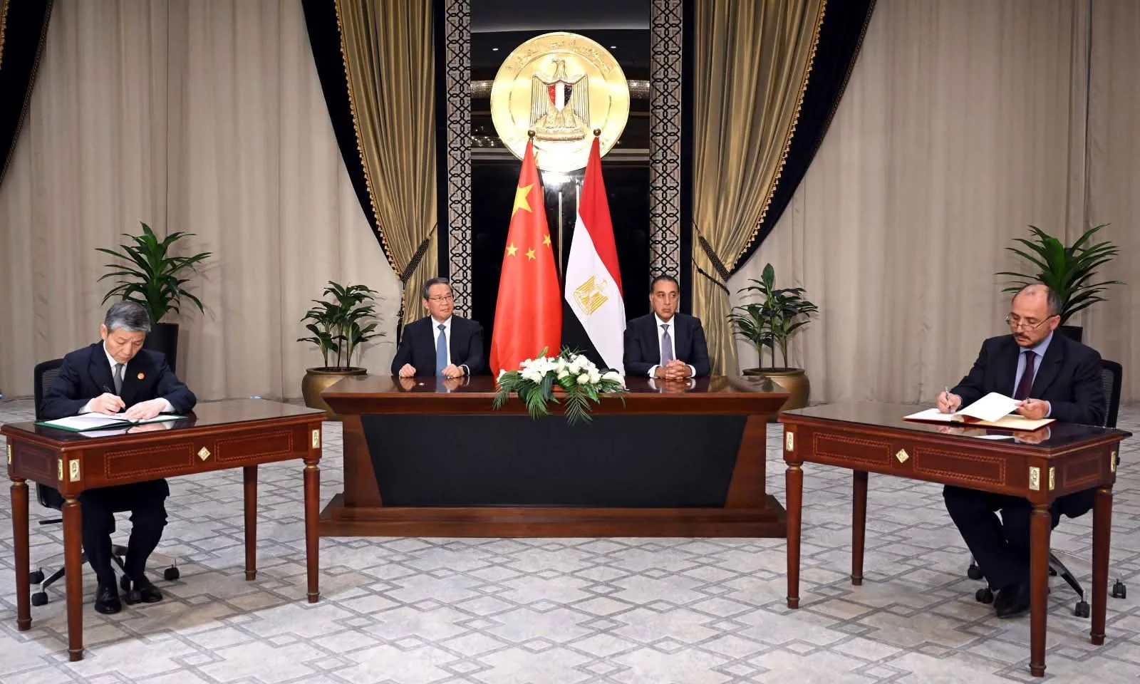 مدبولي وولي تشيانج يشاركان في توقيع اتفاقيات لتعزيز التعاون بين مصر والصين مدبولي وولي تشيانج يشاركان في توقيع اتفاقيات لتعزيز التعاون بين مصر والصين