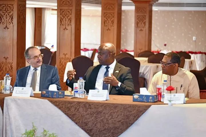 وزير النقل والطيران في سيراليون يستعرض سبل التعاون مع المقاولون العرب في قطاع النقل. وزير النقل والطيران في سيراليون يستعرض سبل التعاون مع المقاولون العرب في قطاع النقل.