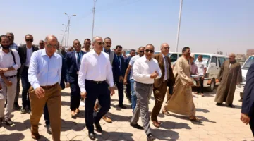 رئيس البنك الزراعي المصري ومحافظ المنيا يوقعان اتفاقية تعاون لتمويل مستفيدي أراضي الدولة ويسلمان 130 سيارة ميكروباص لضمان وسيلة نقل آمنة لسكان المحافظة