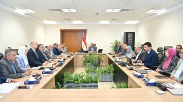 وزير الري يقدم تقنية حديثة لتنظيف المجاري المائية وتعزيز إدارة المياه