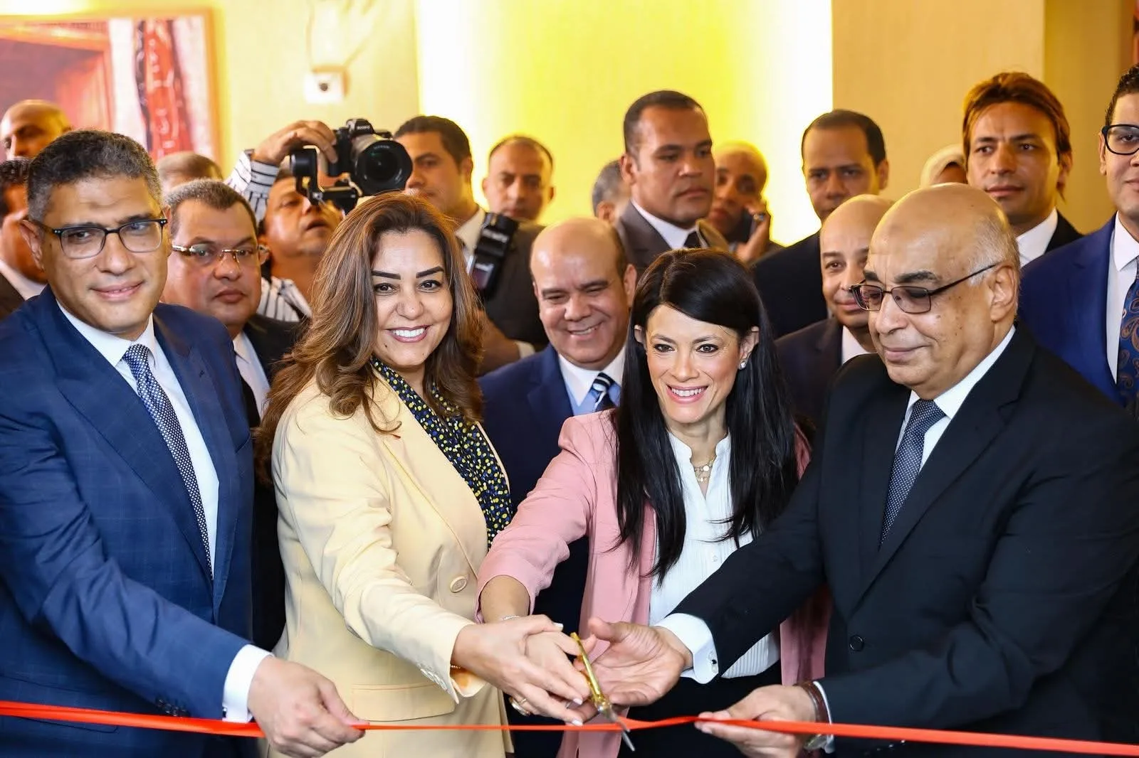 وزراء العدل والتخطيط والتنمية المحلية يدشّنون مركز التوثيق الجديد في المحكمة الابتدائية بجنوب الجيزة