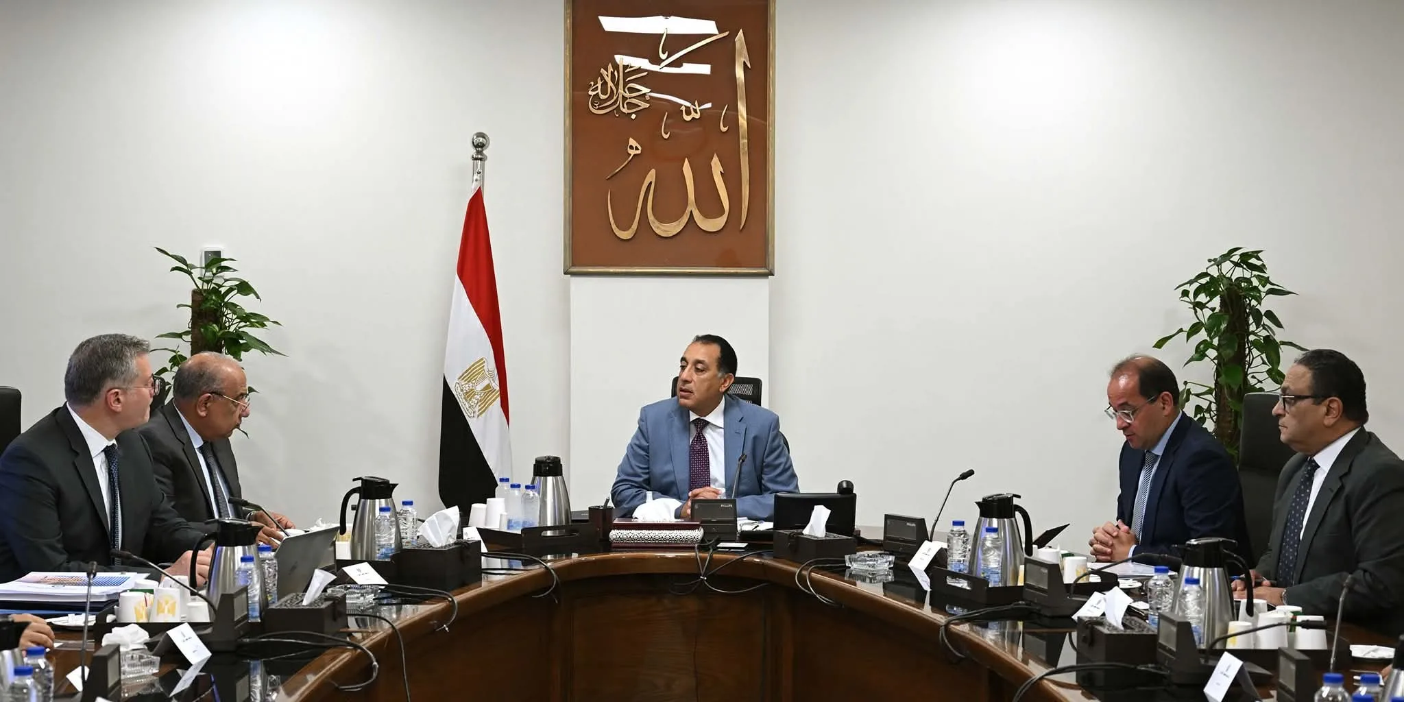 رئيس الوزراء: تأمين التمويل المطلوب للوقود لضمان استقرار الكهرباء وتسديد مستحقات الجهات الحكومية لشركات الطاقة.