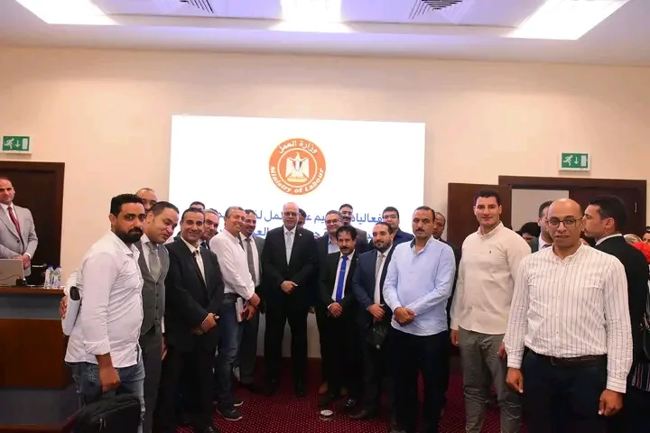 وزارة العمل توزع عقودًا جديدة لذوي الاحتياجات الخاصة وتعرض تفاصيل قانون العمل الجديد في ندوة توعوية بالعاصمة الإدارية.