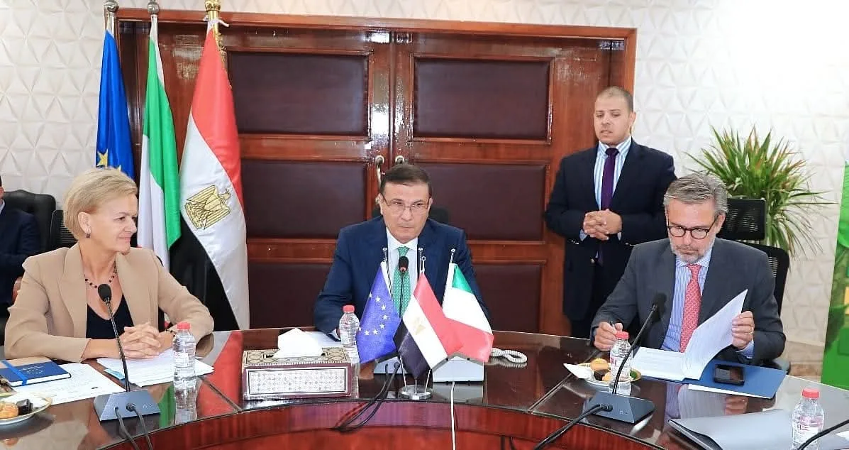وزير الزراعة يطلق أولى جلسات مشروع التنمية الريفية الشاملة في صعيد مصر وزير الزراعة يطلق أولى جلسات مشروع التنمية الريفية الشاملة في صعيد مصر