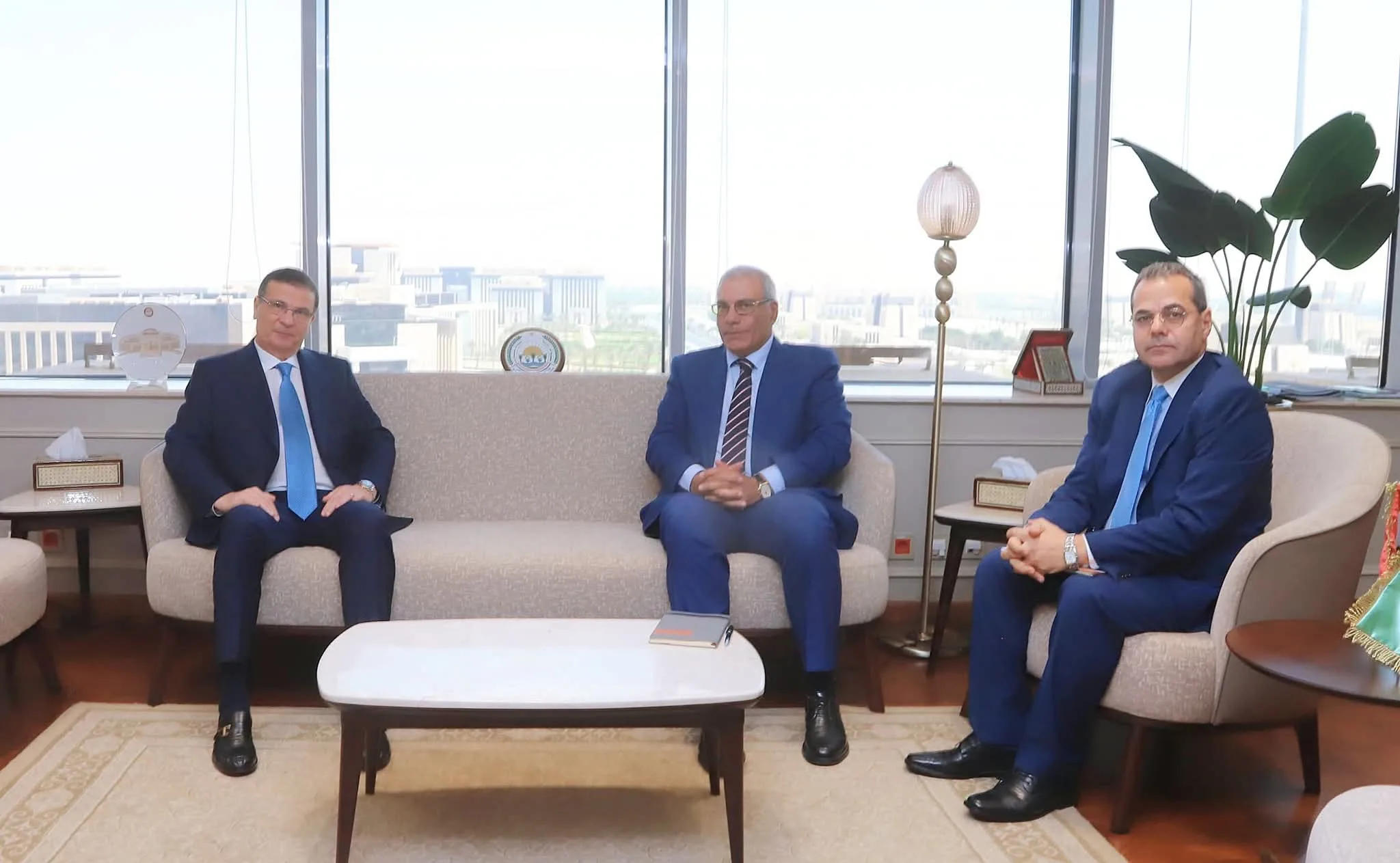 وزير الزراعة يناقش مع السفير المصري الجديد في رومانيا ومولدوفا سبل التعاون في مجال الأمن الغذائي وزير الزراعة يناقش مع السفير المصري الجديد في رومانيا ومولدوفا سبل التعاون في مجال الأمن الغذائي