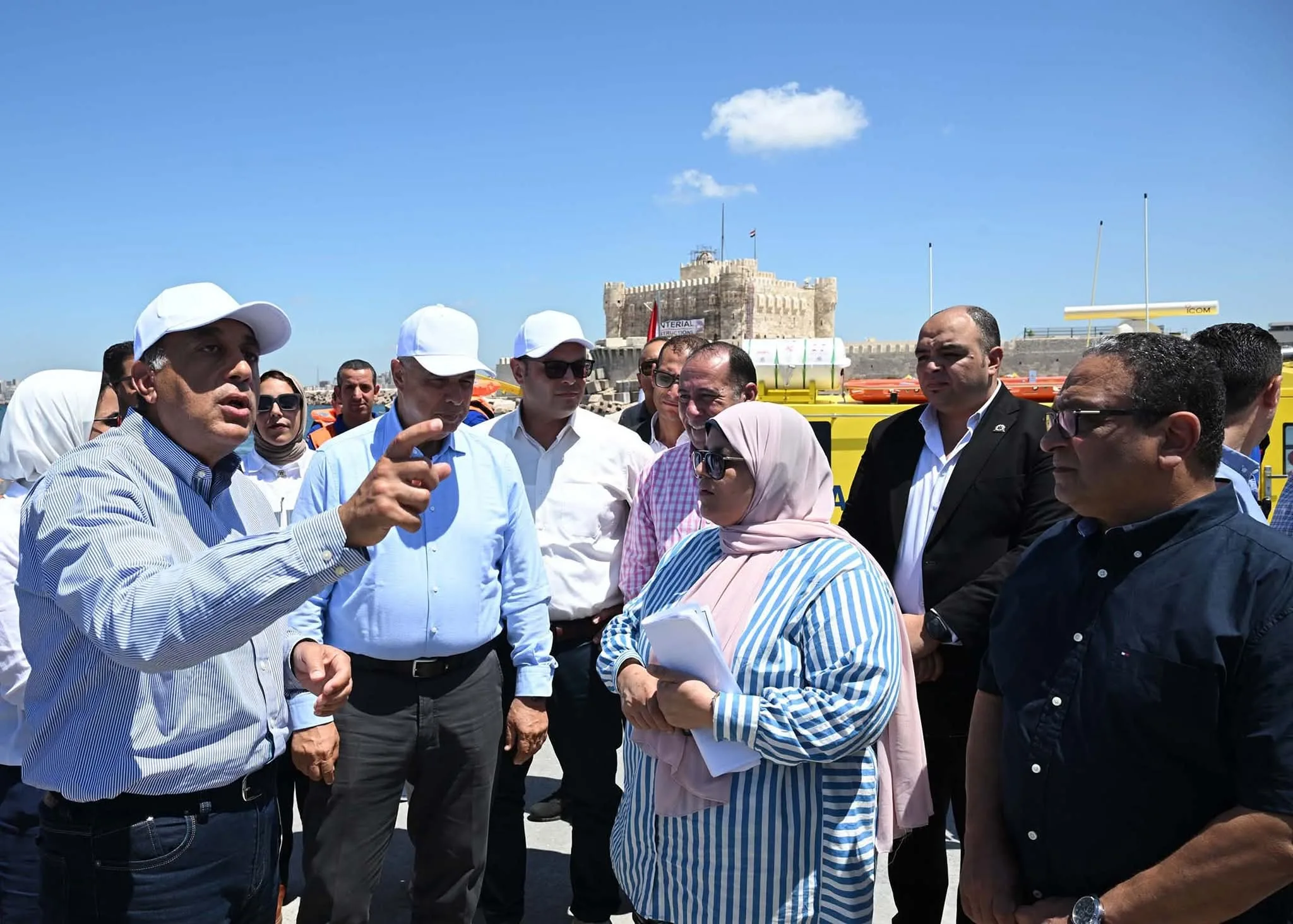 رئيس الوزراء يزور مشاريع الحواجز البحرية في الإسكندرية ويحث على الإسراع في التنفيذ لمواجهة التغيرات المناخية رئيس الوزراء يزور مشاريع الحواجز البحرية في الإسكندرية ويحث على الإسراع في التنفيذ لمواجهة التغيرات المناخية