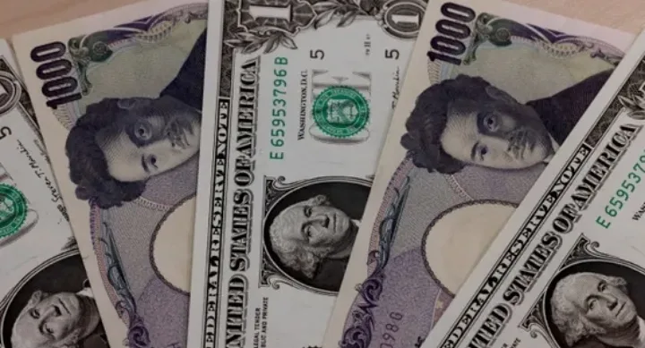الدولار الأمريكي يصل لأعلى نقطة له خلال 15 أسبوعاً مقابل الين الياباني الدولار الأمريكي يصل لأعلى نقطة له خلال 15 أسبوعاً مقابل الين الياباني